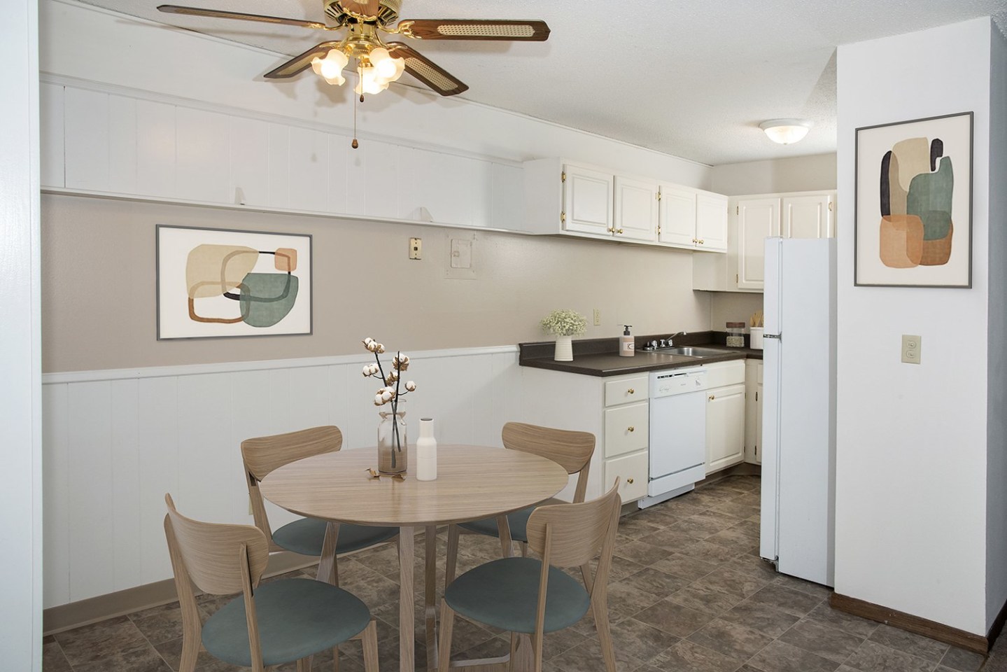 Burgundy & Hillsboro Apartments Image 3