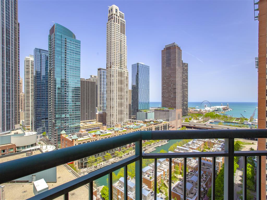 Cityfront Place Image 16