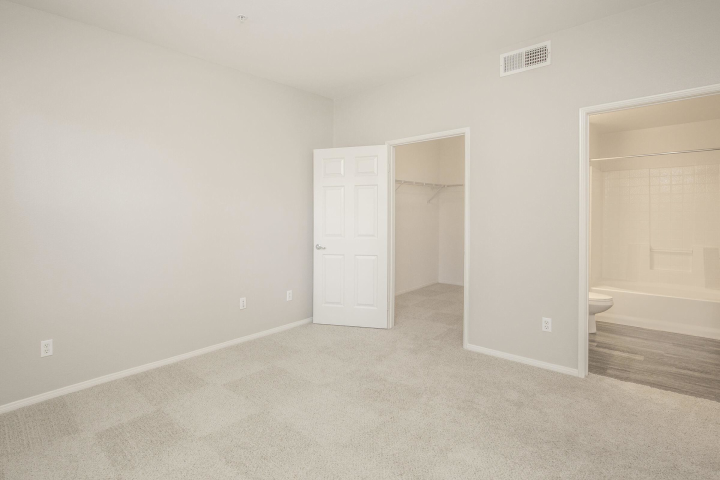 Laurel Vista Apartment Homes Image 36