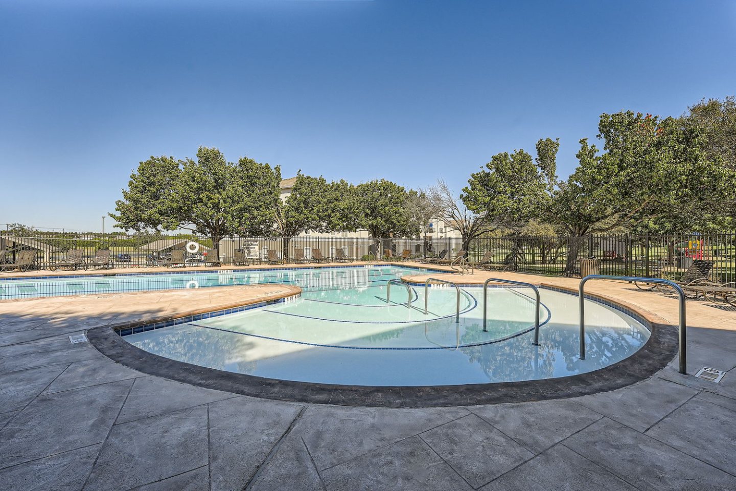 Lakeline Apartments Image 16