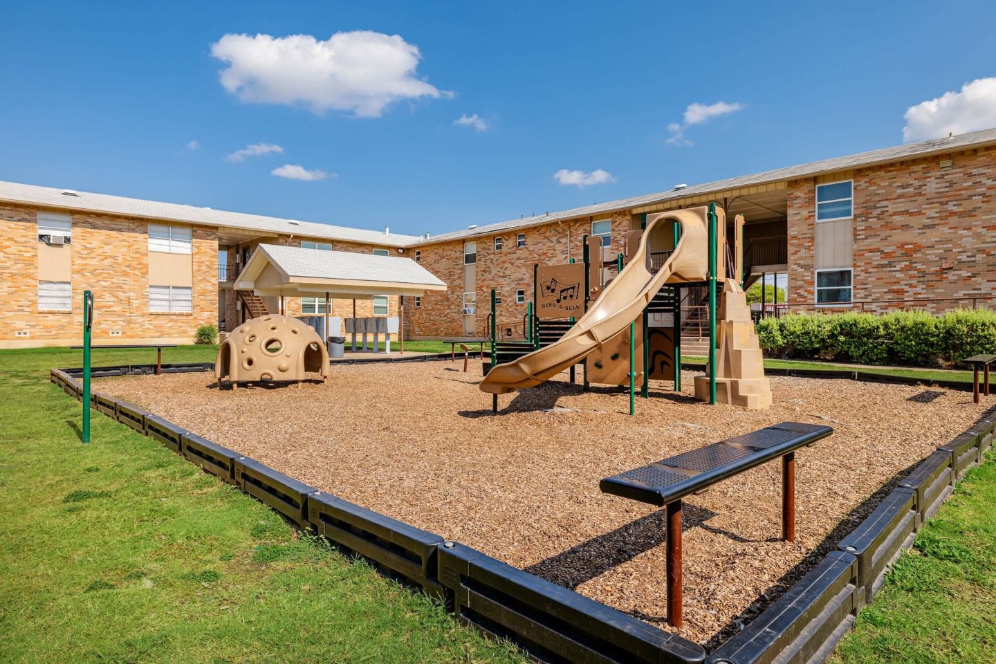 Estrella at Seminary Apartments Image 16