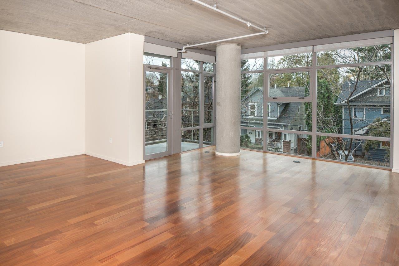 2121 Belmont Image 25