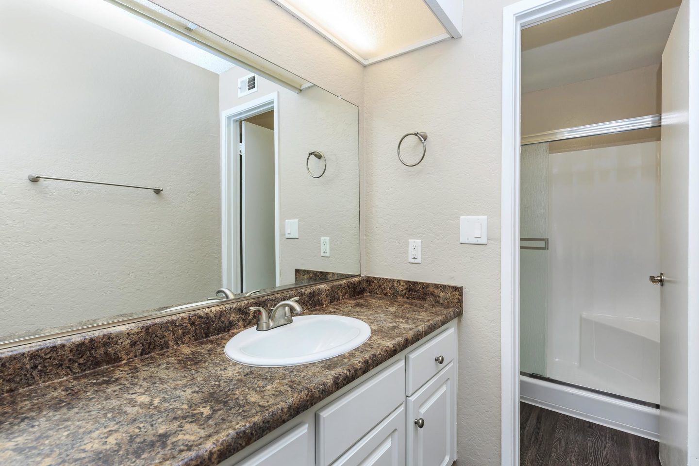 Carlyle Square Apartment Homes Image 48