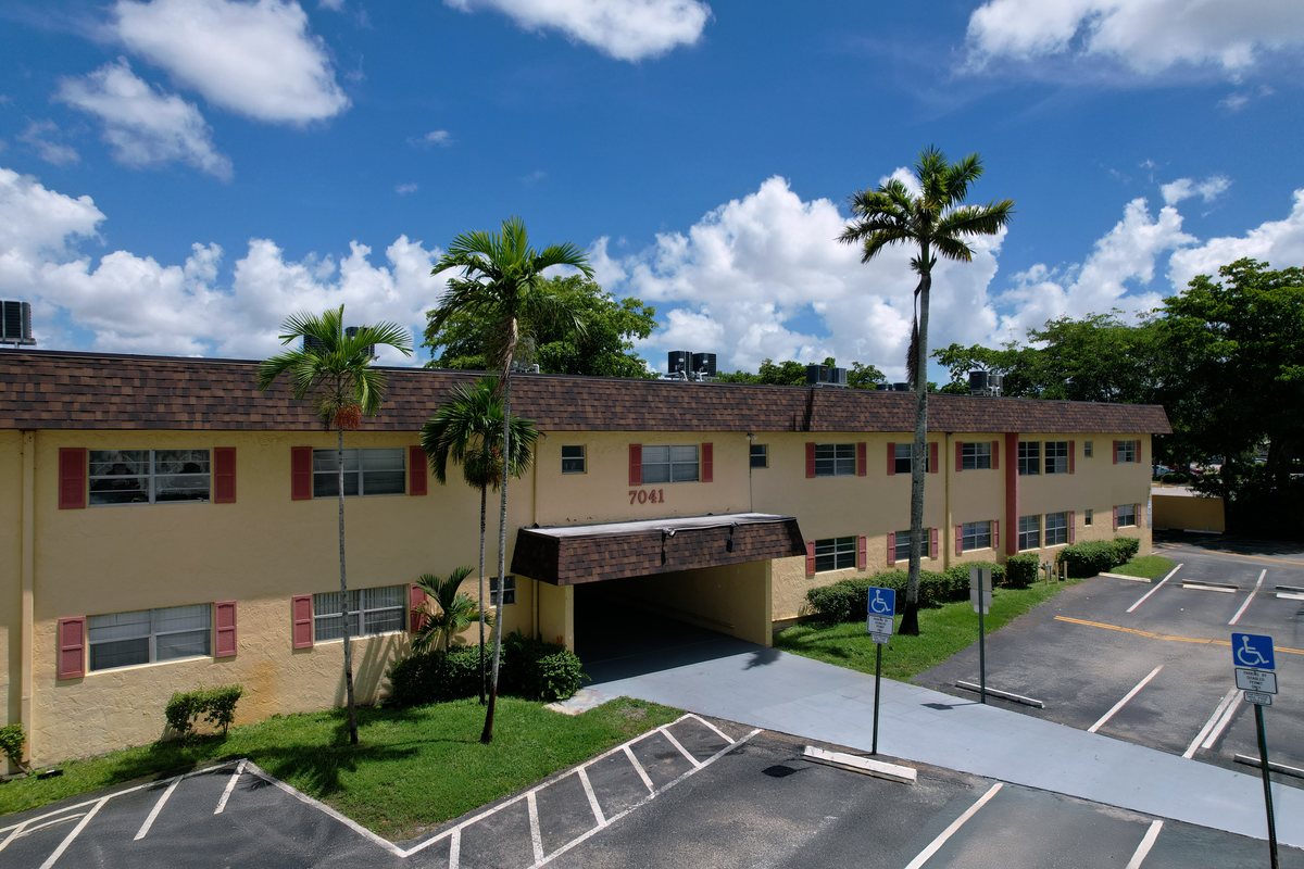 Brisa Apartment Homes Image 2