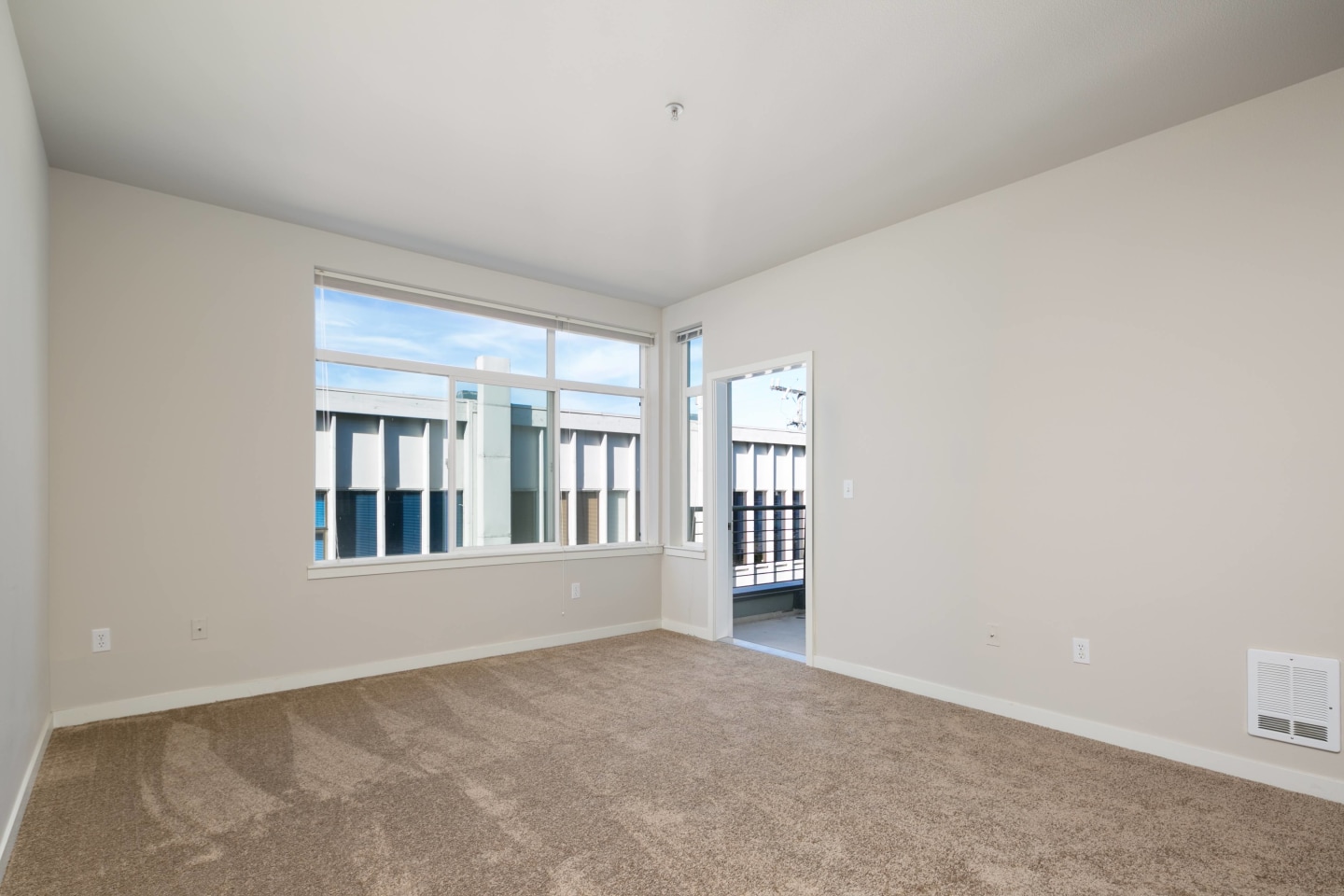 Pacific Pointe Apartments Image 14