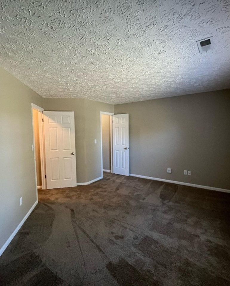 Cross Lakes Apartments Image 9