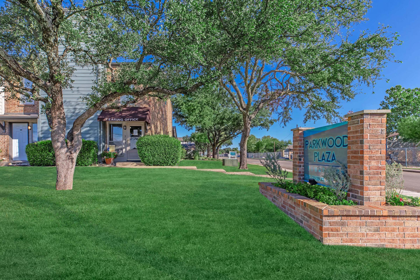 Parkwood Plaza Townhomes Image 10