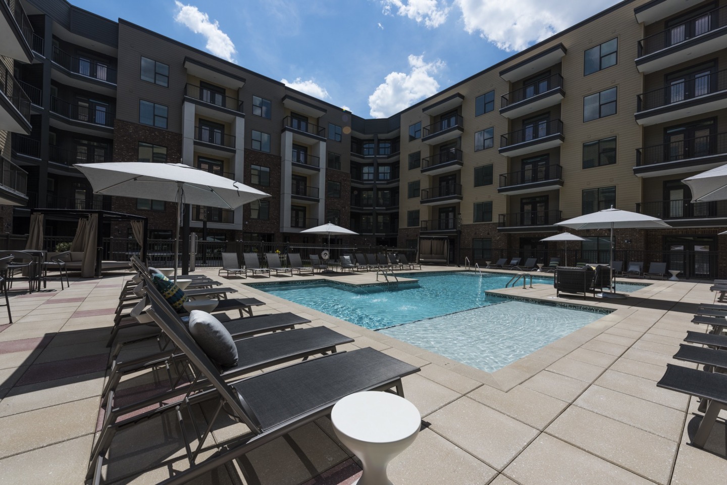 Veranda at Avalon Image 12