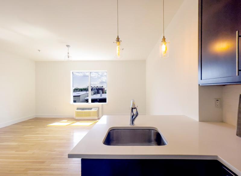 DVORA 366 West Side Image 3