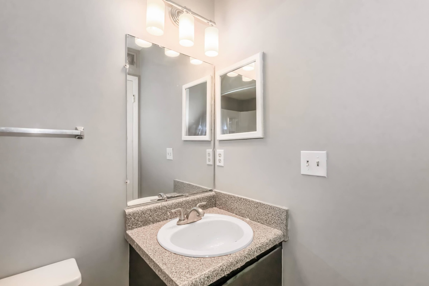 Hickory View Image 25