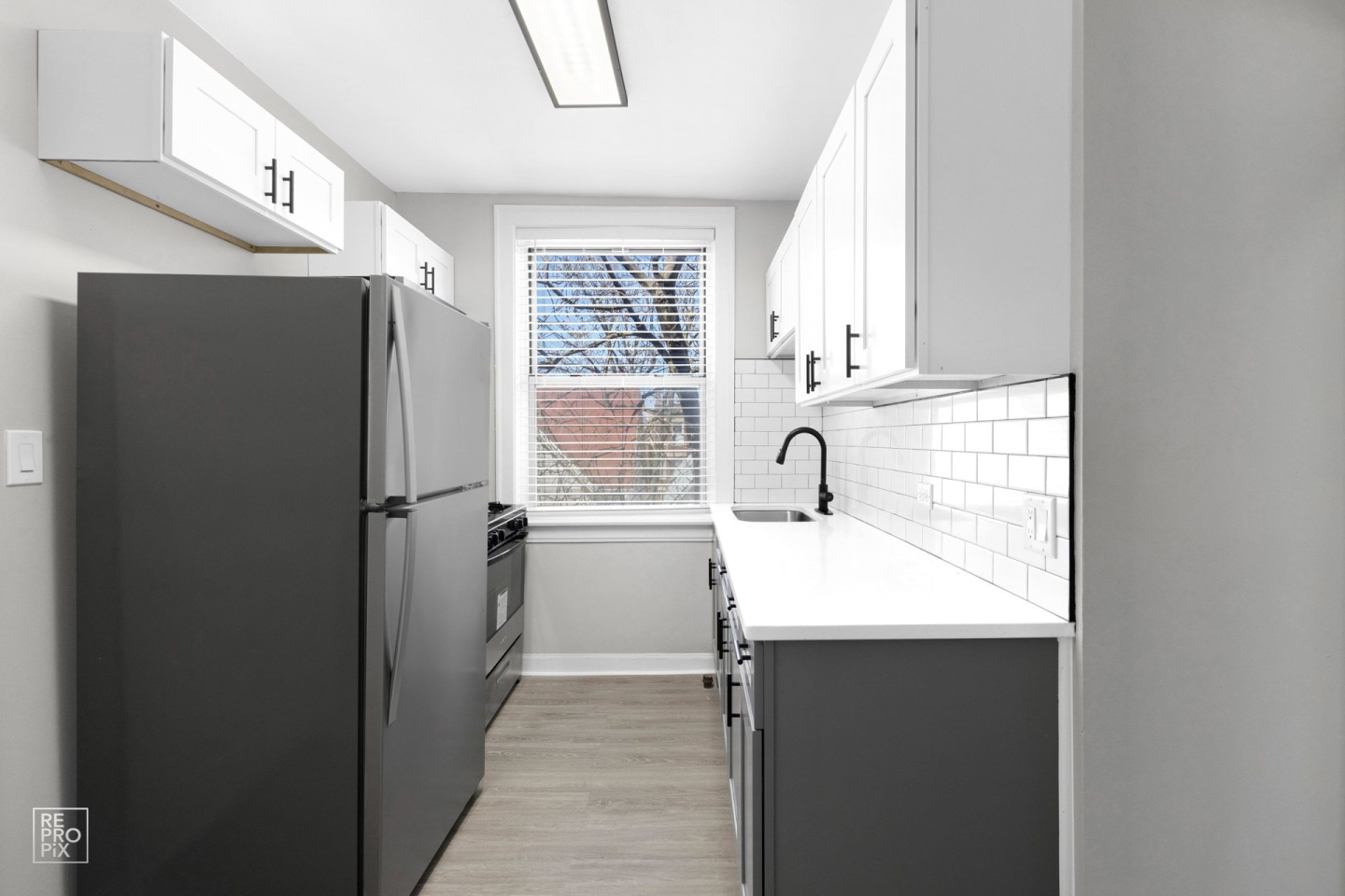 7609 S Coles Image 1