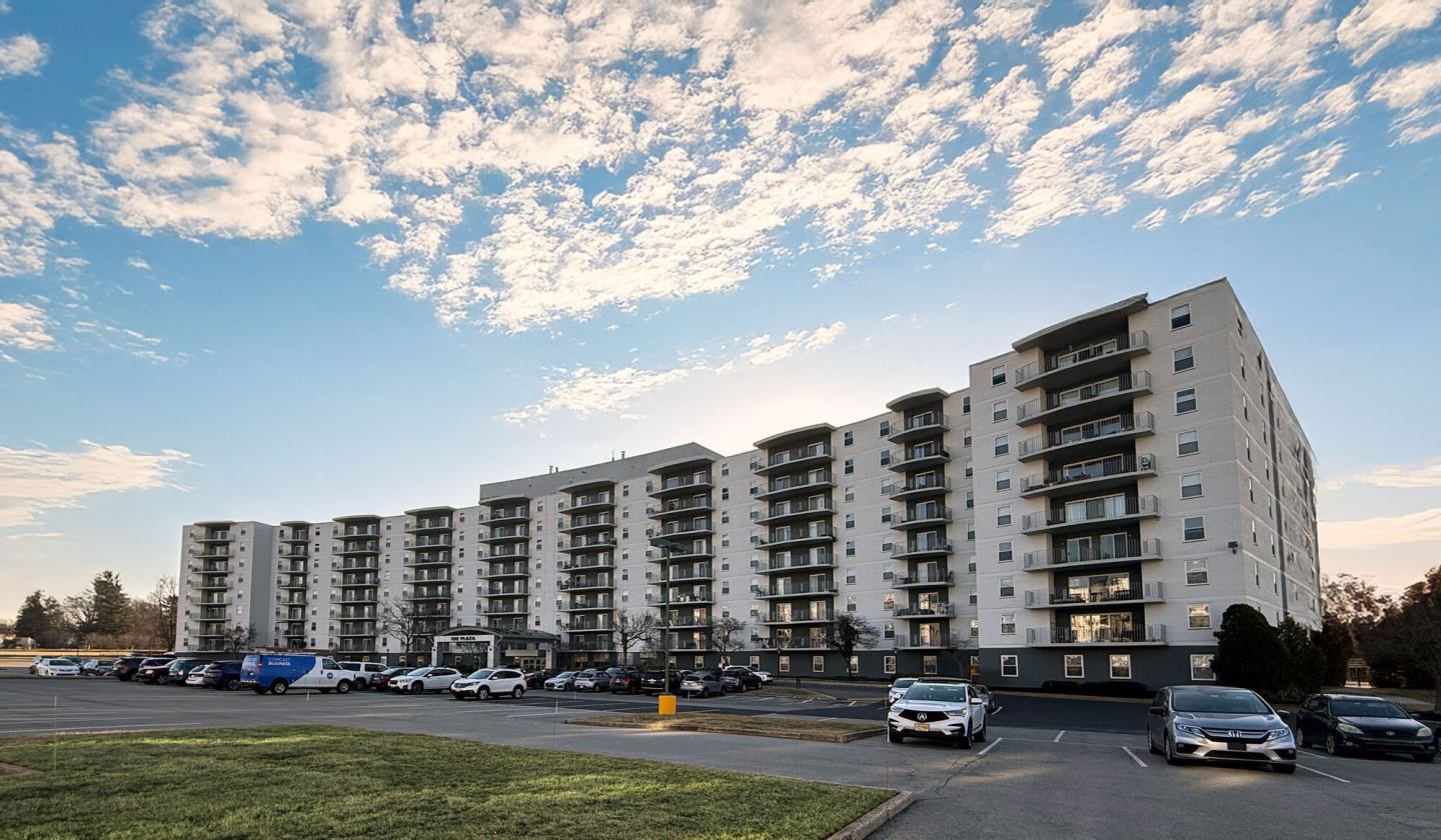 Plaza Apartments Image 9