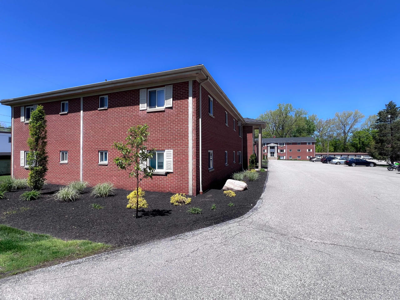 Hallwood Manor Apartments Image 2