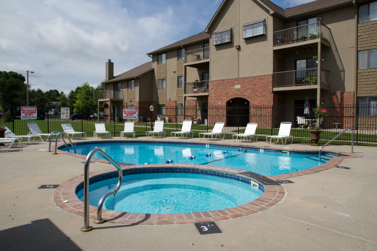 Raintree Apartments Image 1
