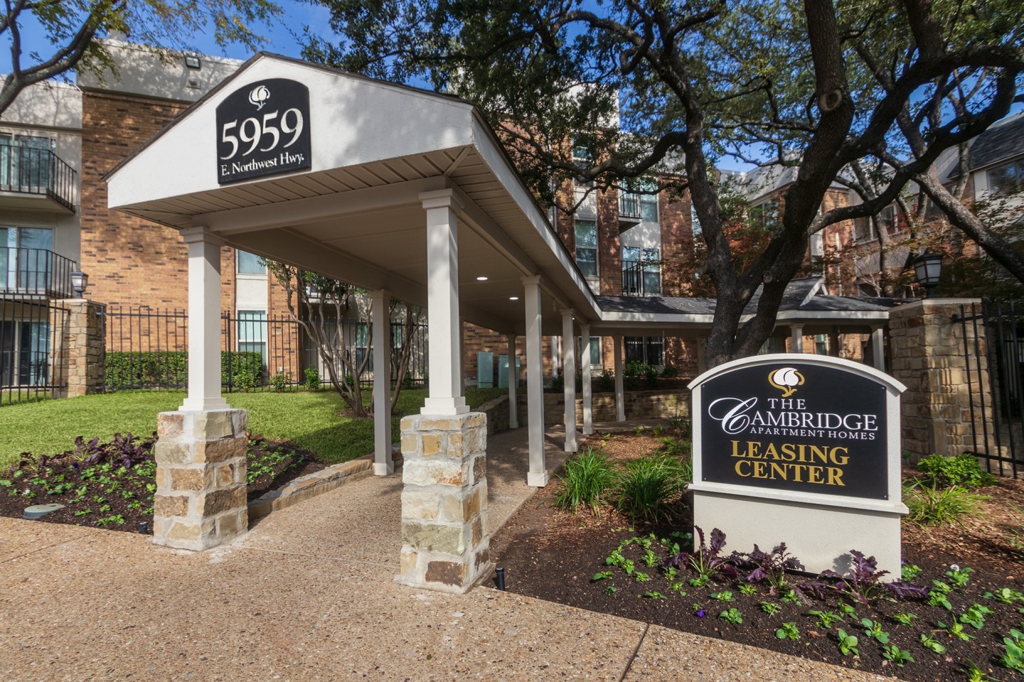 Cambridge Court Apartments Image 30