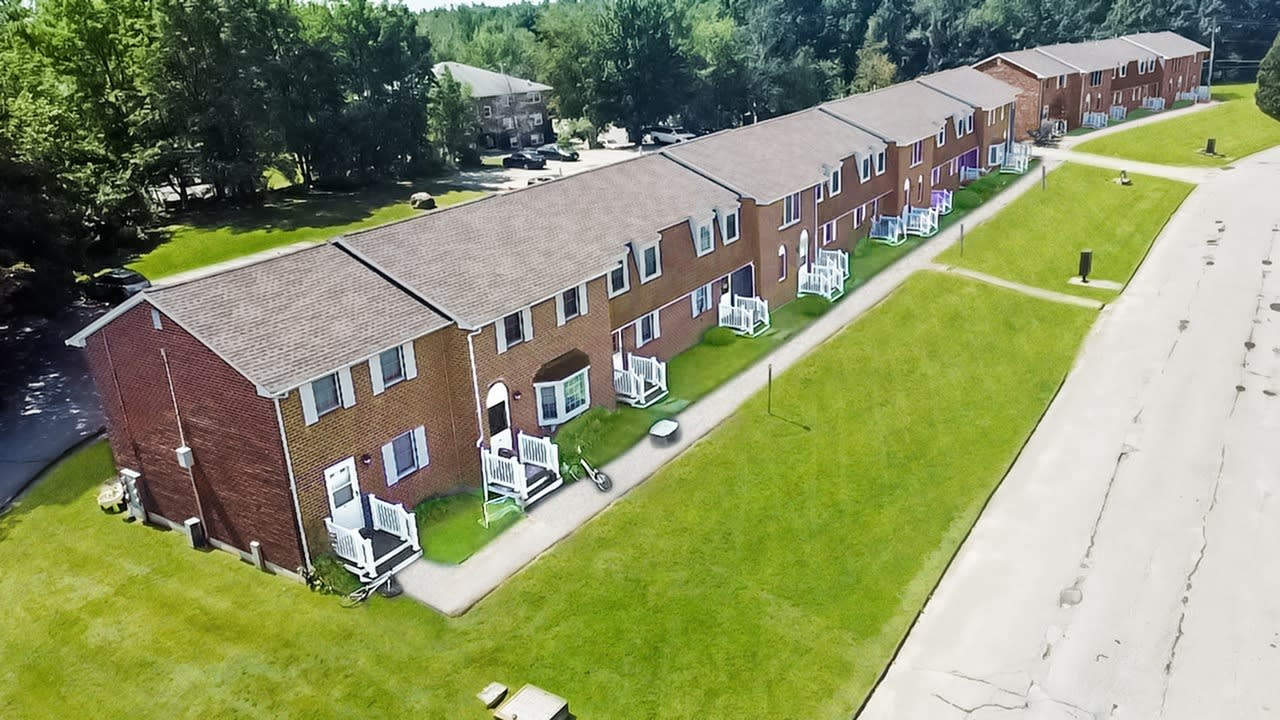 Meadowbrook Village Image 20