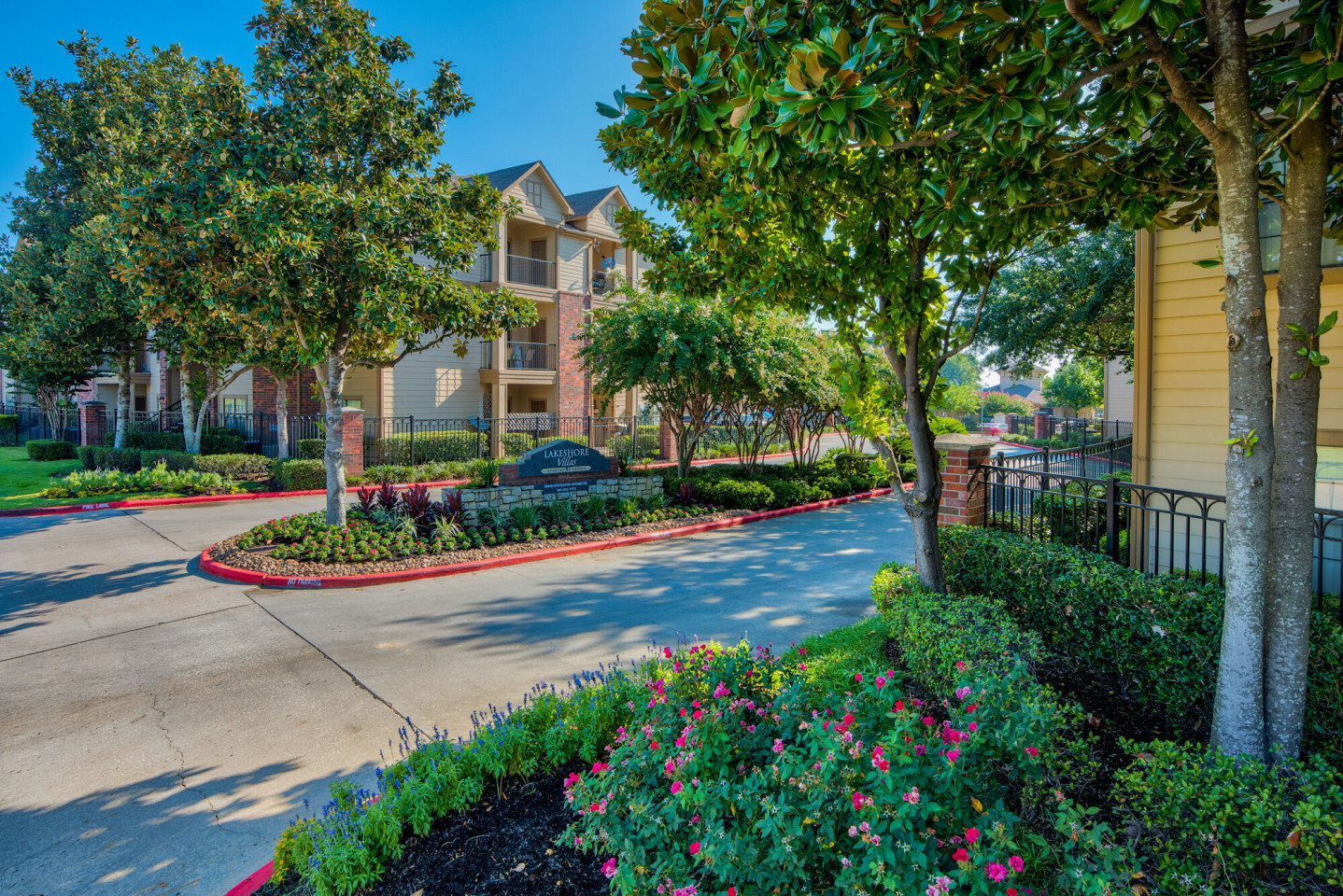 Lakeshore Villas Image 19
