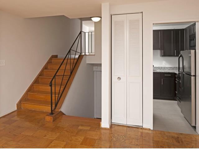 Newport West Apartments Image 10