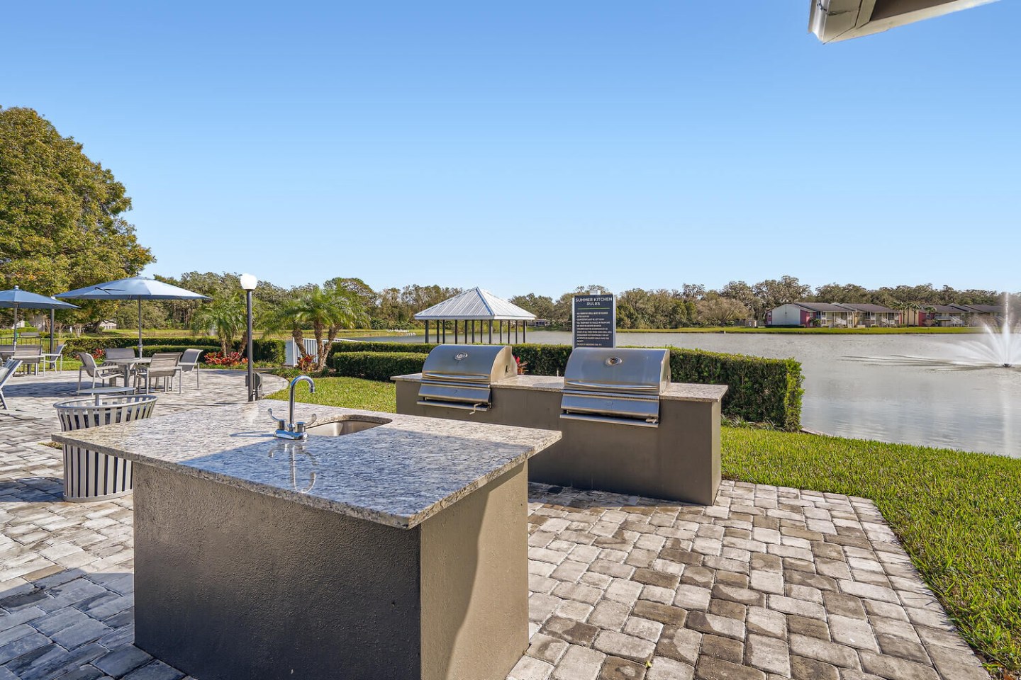 Lakeside Central Apartments Image 19