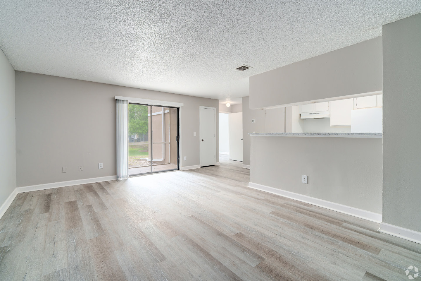 Village Lakes Apartments Image 6