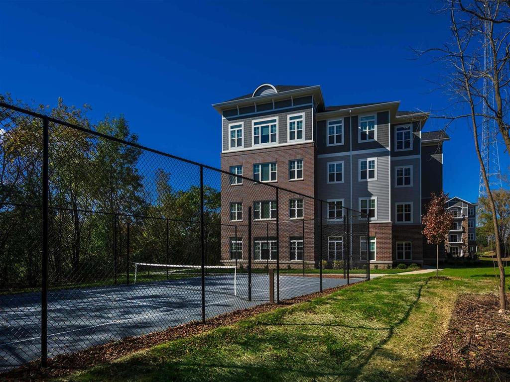Oaks of Shorewood Apartments - 55+ Active Adult Apartment Homes Image 17