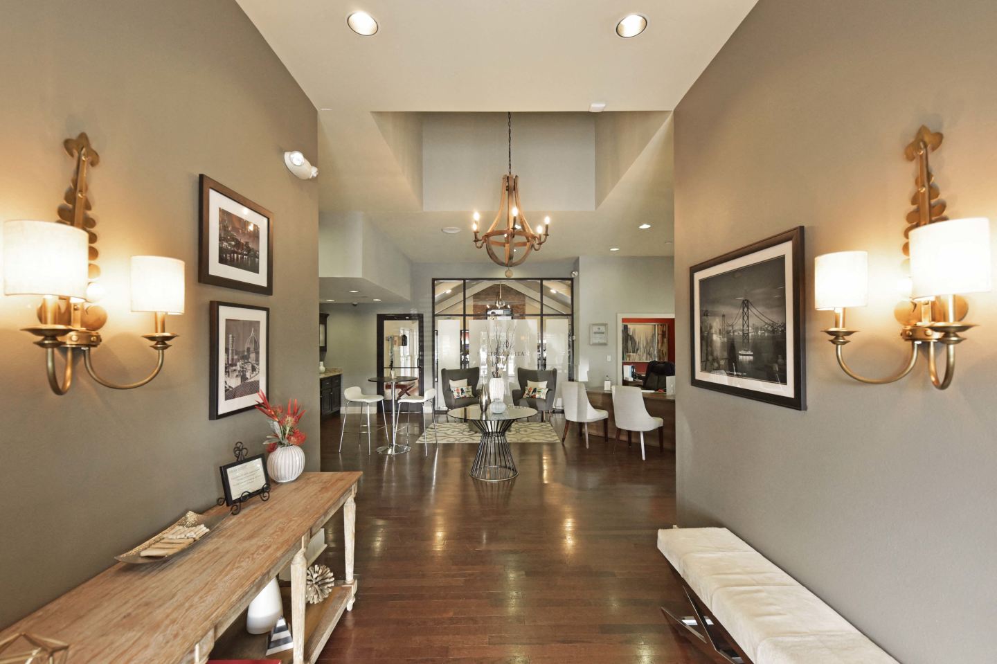 The Metropolitan Image 24