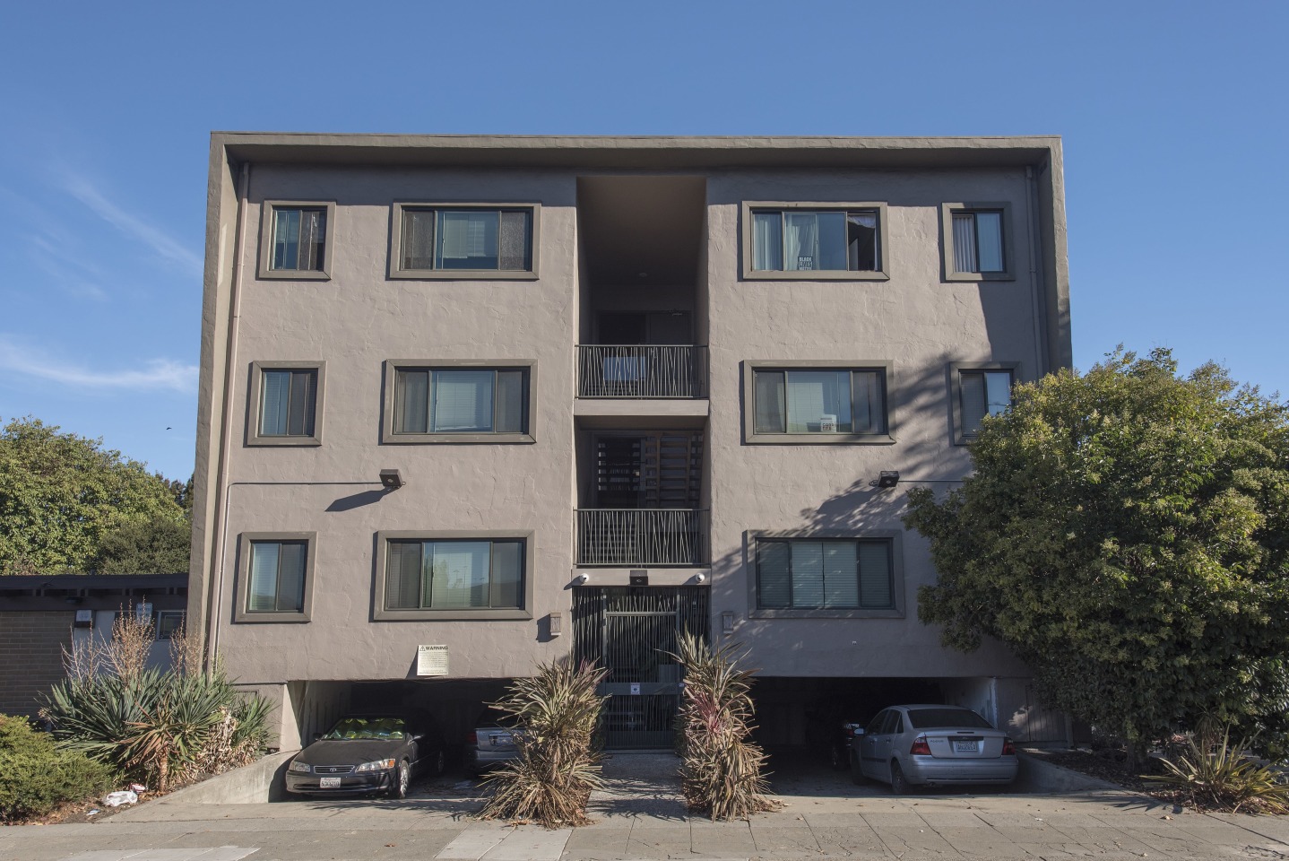 454 34th Street Apartments Image 19