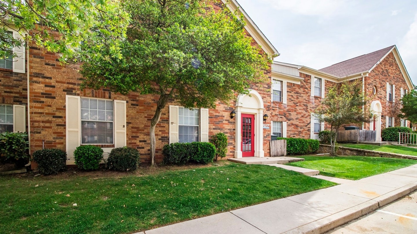 WatersEdge Denton Apartments Image 36