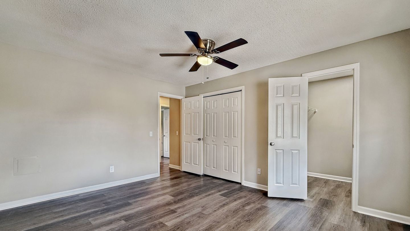 Holly Hills Image 18