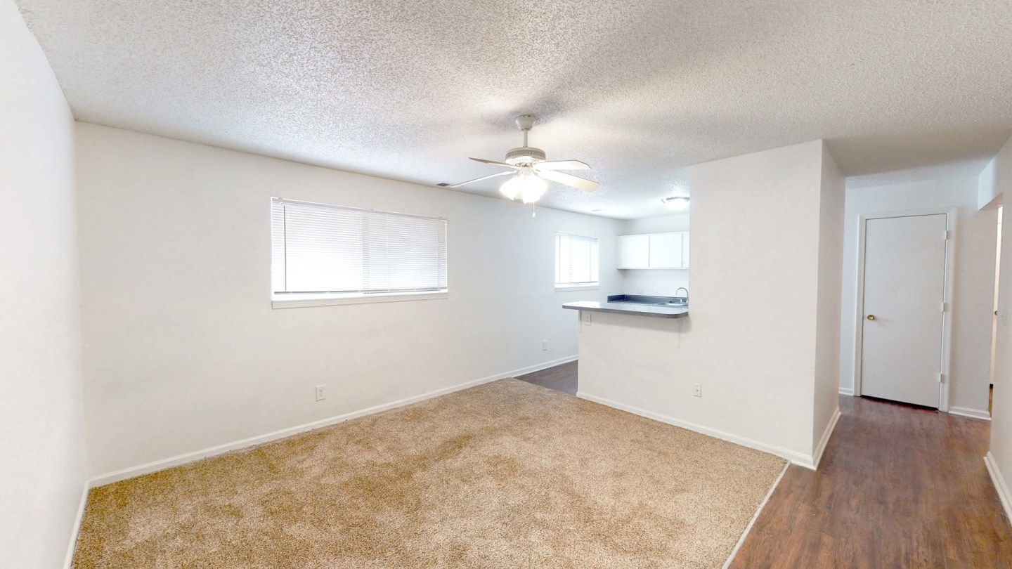 Skyline Apartments Image 18