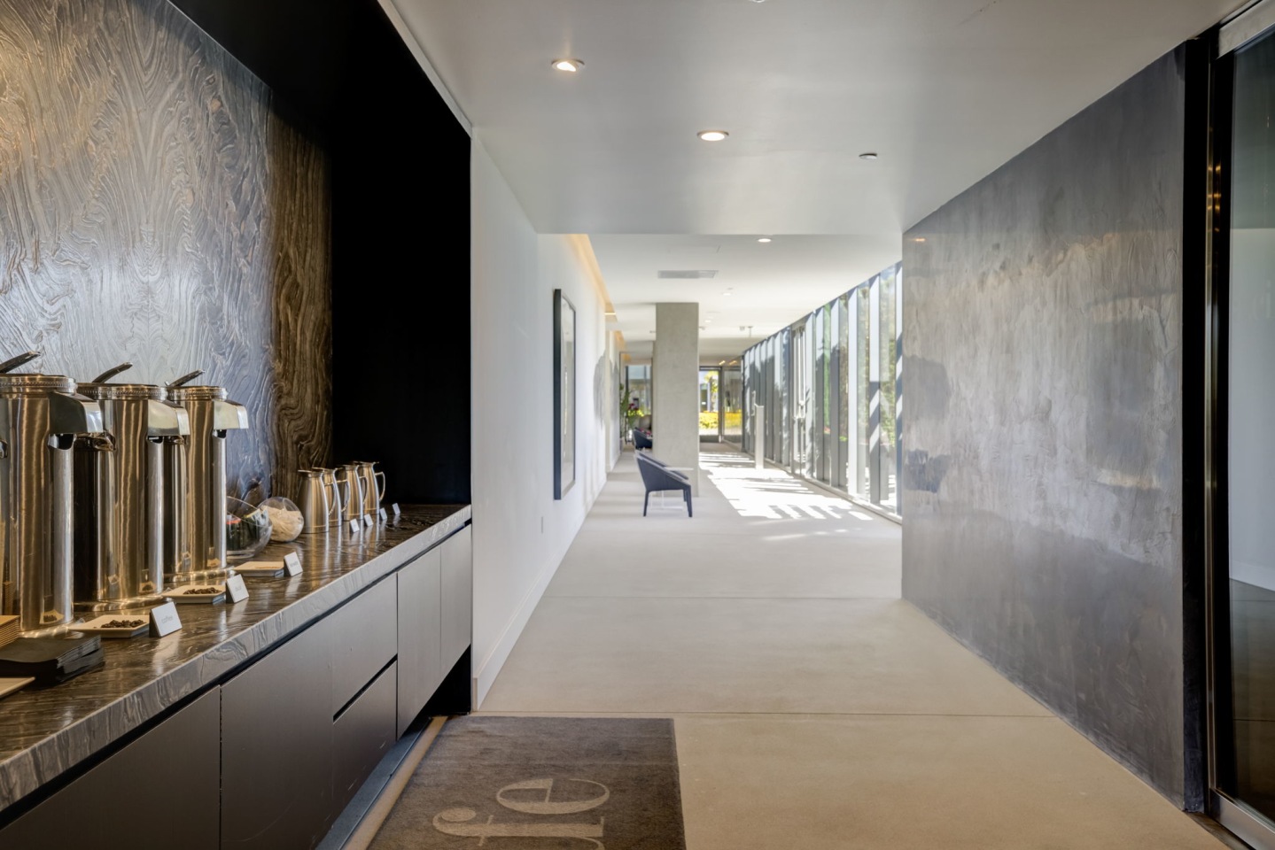 The Apartment Residences at AKA Image 23
