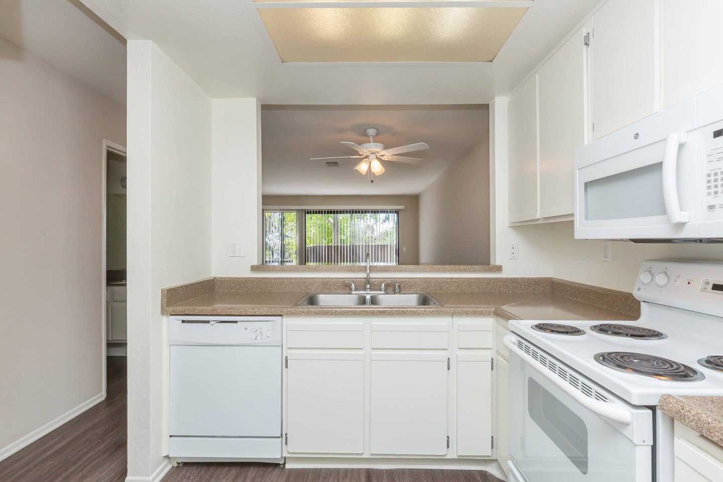 Emerald Court Apartment Homes Image 11