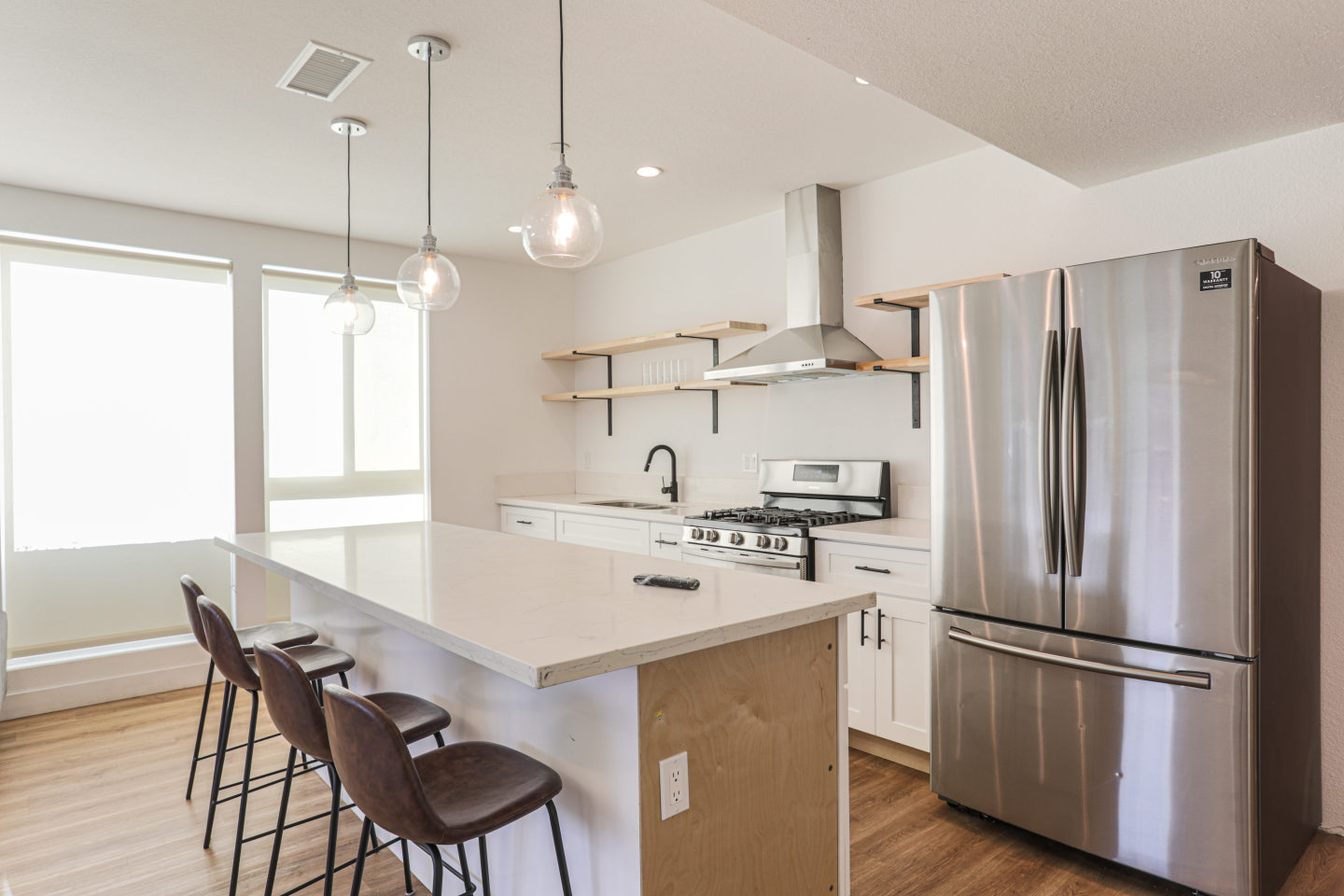 1651 W 37th Pl - Co-Living Housing Image 5