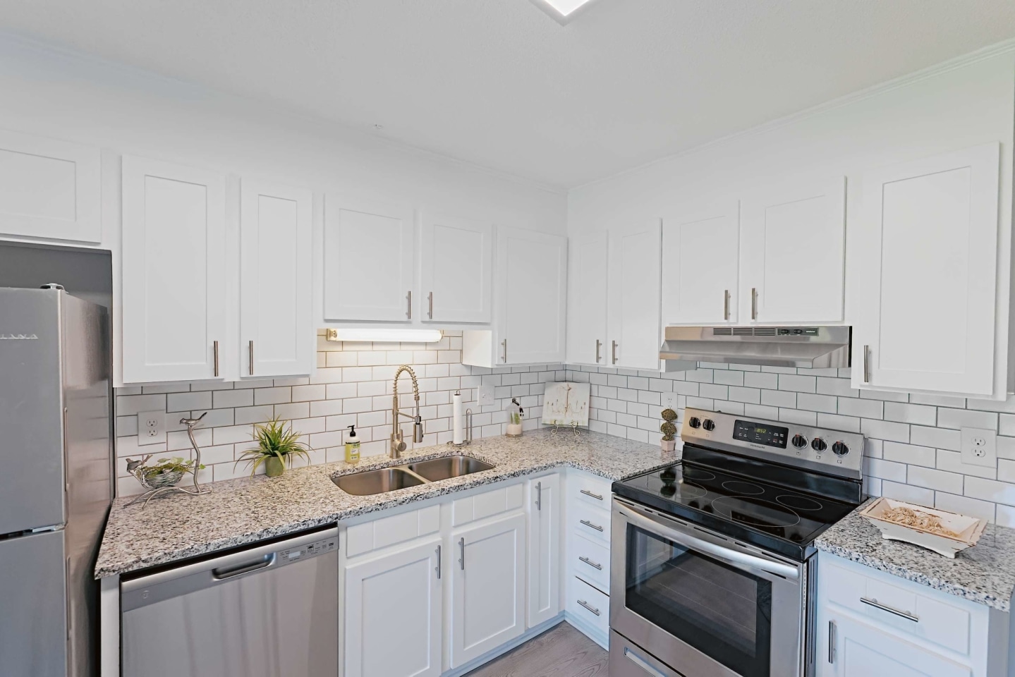 Lindsey Manor Apartments Image 11