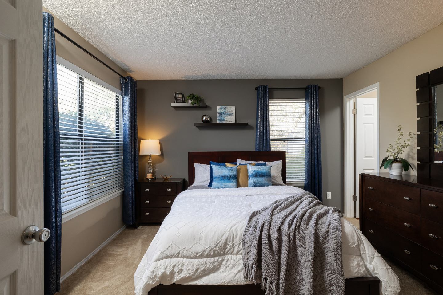 District at Hamilton Place Apartments Image 5