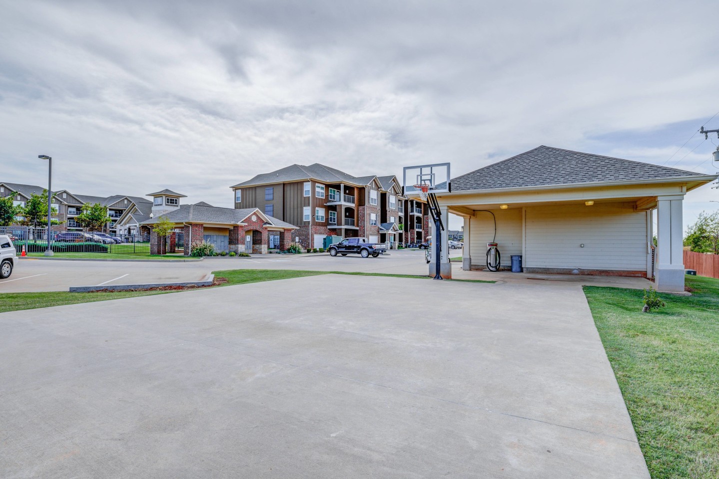 The Shores Apartments Image 18