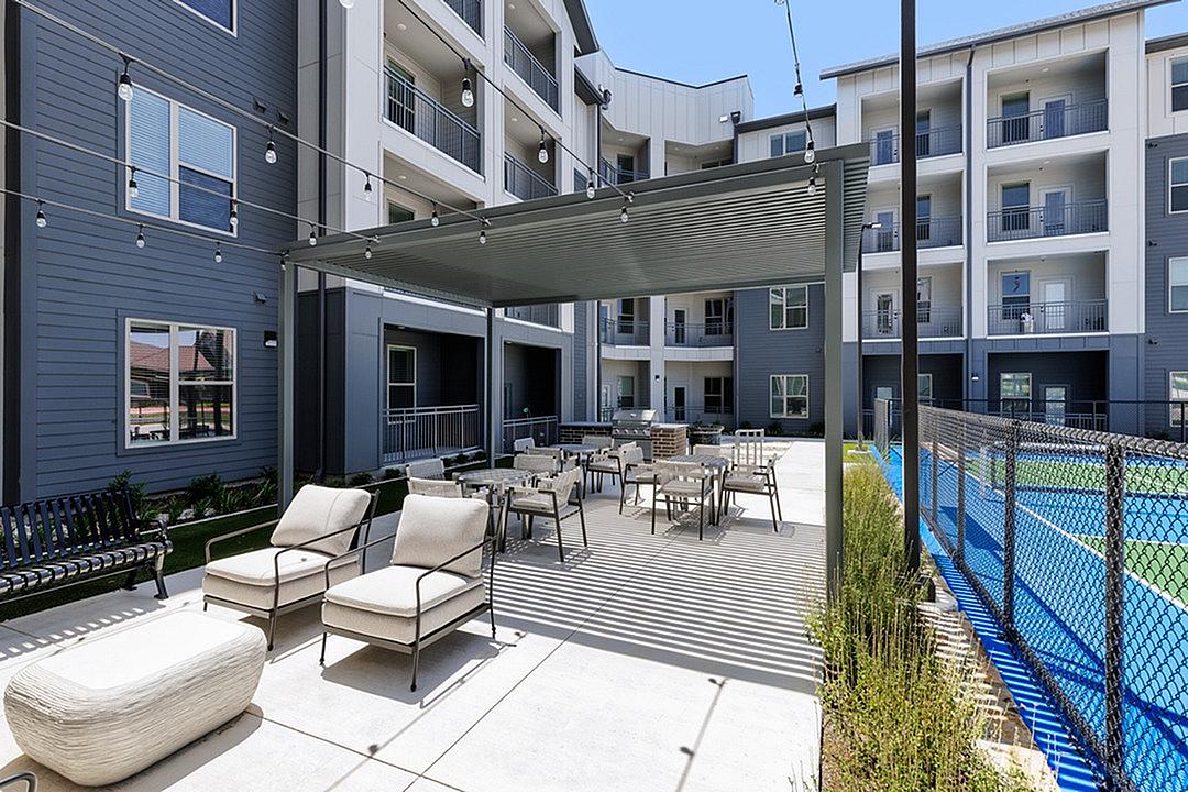 The Luxe at Lewisville Age 55+ Active Adult Apartment Homes Image 11