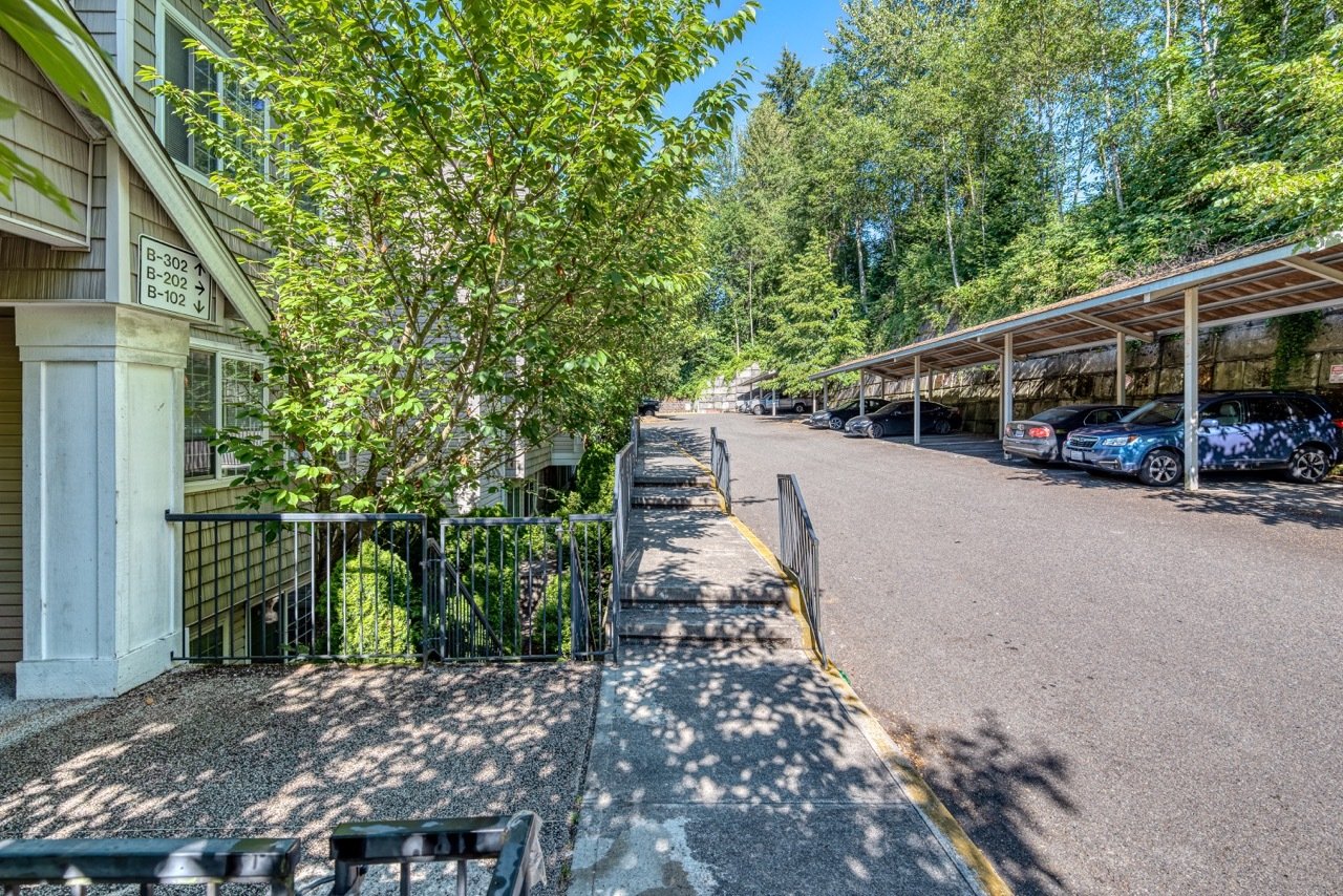 Springbrook Reserve Condominiums Image 3