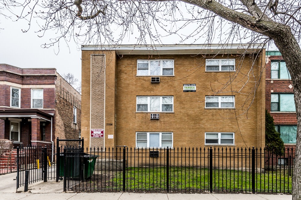 7706 S Saginaw - South Shore Apartments Image 2