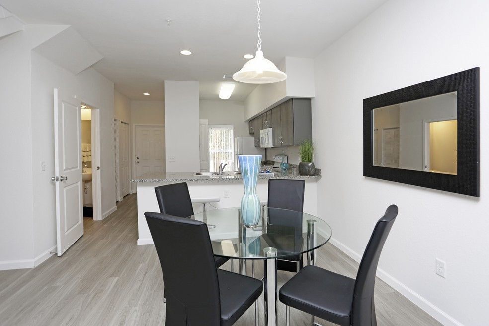 Mirage Bay Rental Townhomes Image 10