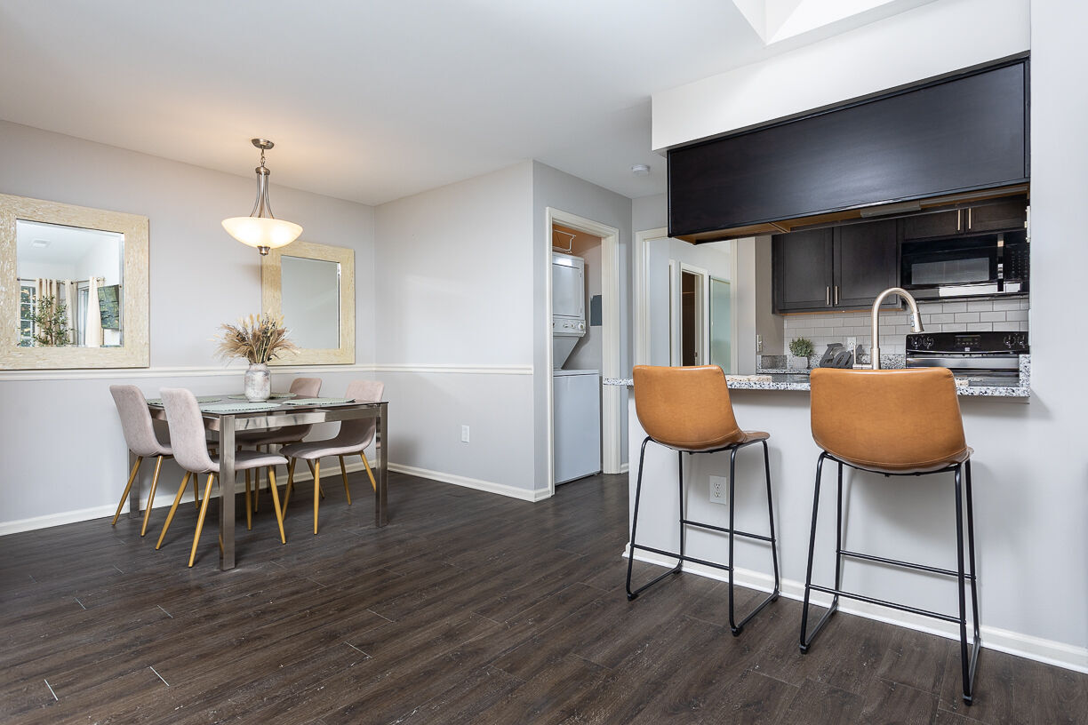 Lakeshore Apartments Image 18