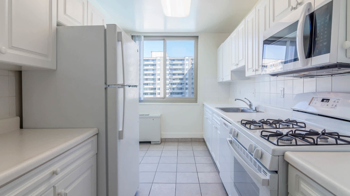 3003 Van Ness Image 17