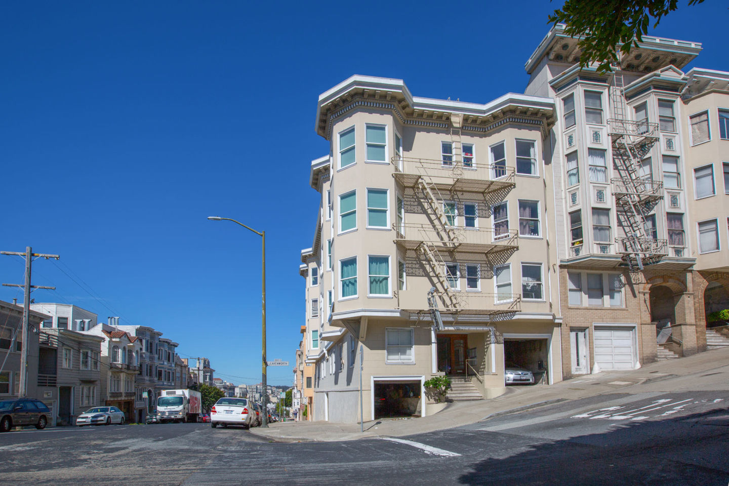 1801 Leavenworth Street Image 16