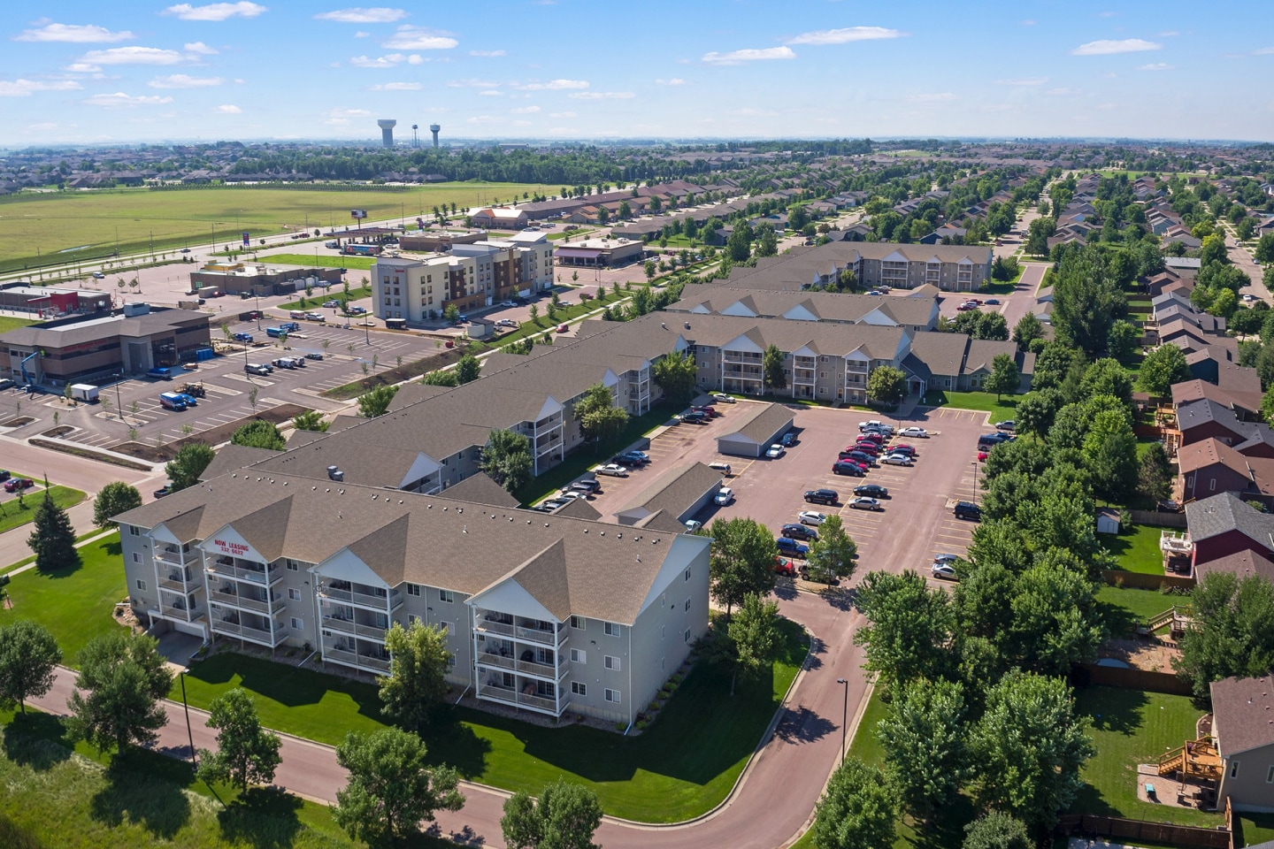 Platinum Valley Apartments Image 22