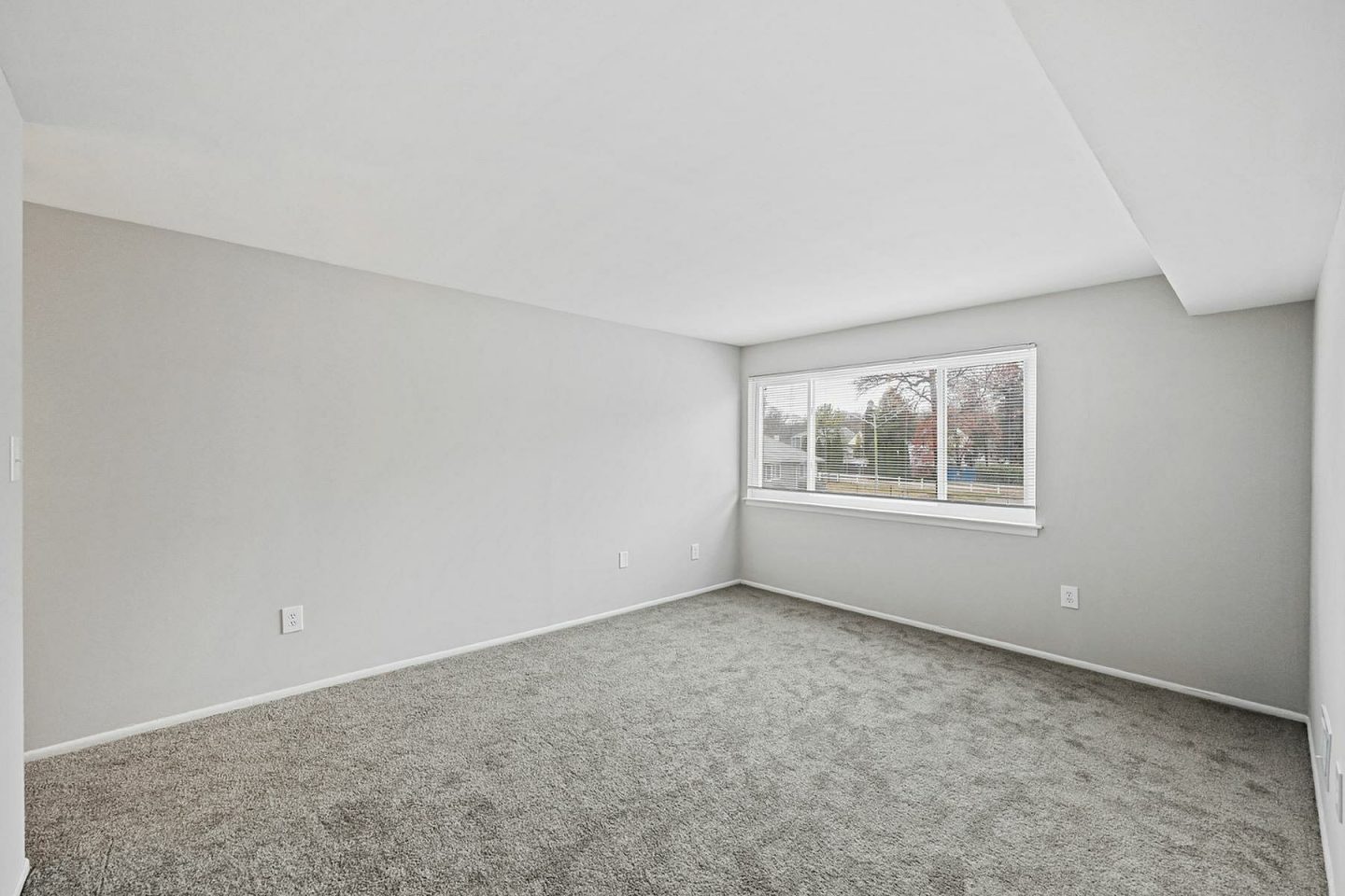 Beacon Pointe Apartments & Townhomes Image 7