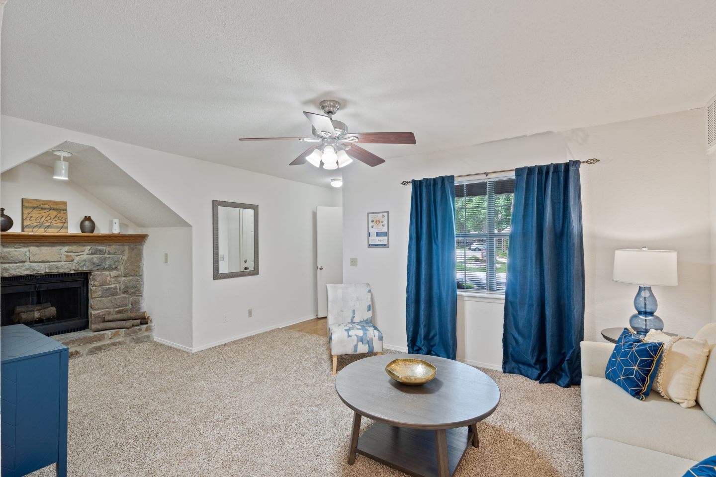 Waterford Place Apartments & Townhomes Image 3