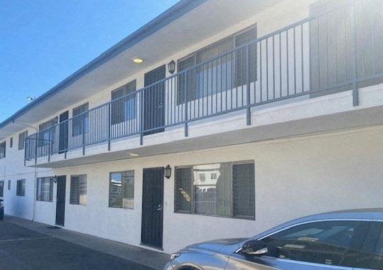 Tustin Arms Apartment Homes Image 2