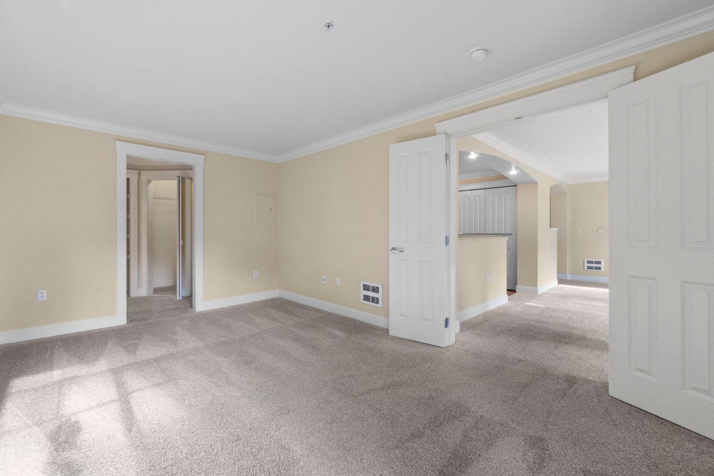 VILLAGGIO ON YARROW BAY Image 15