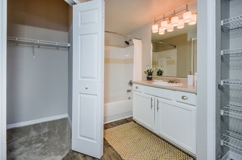 Uptown Village Apartments Image 11