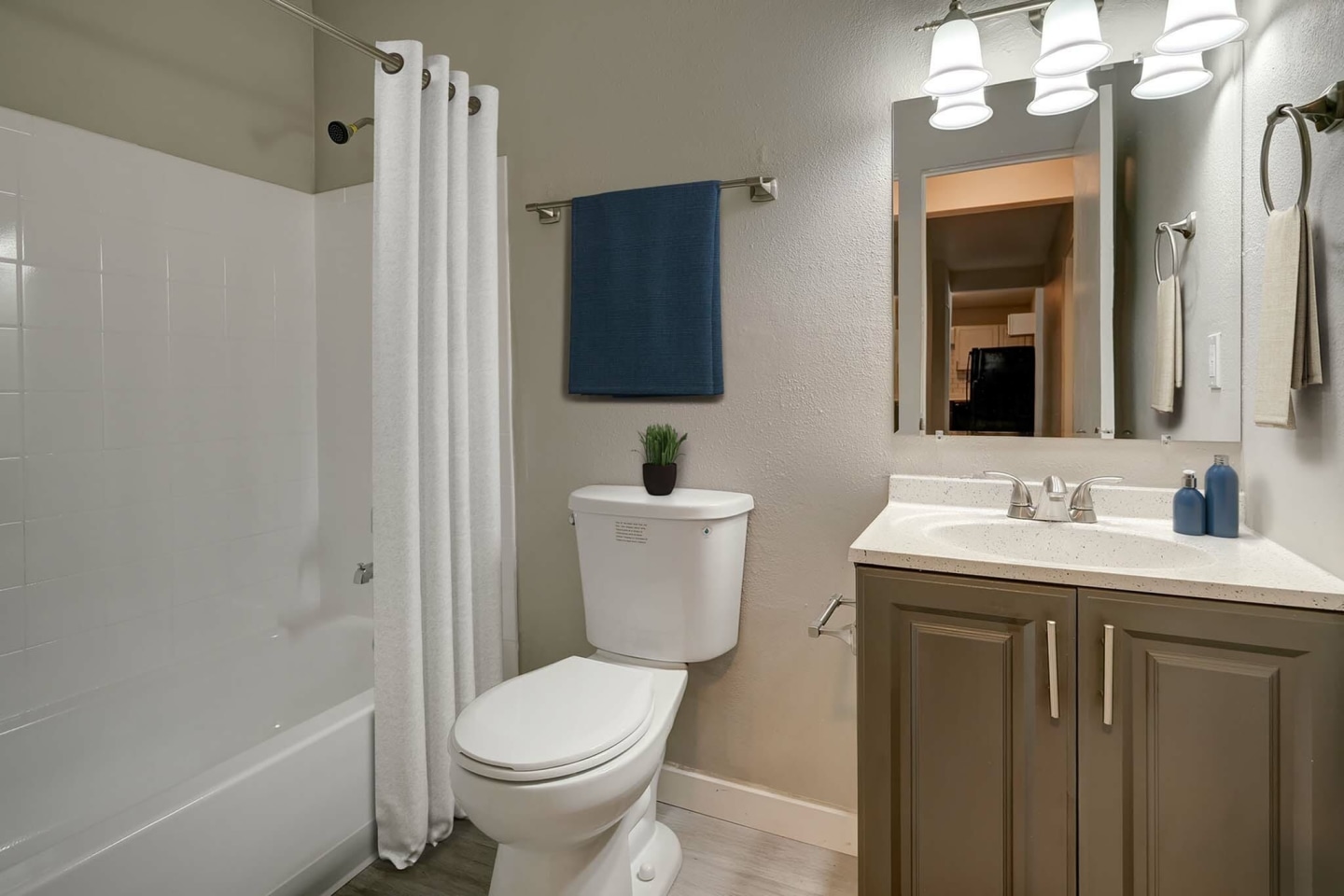 Tiburon Apartments Image 8